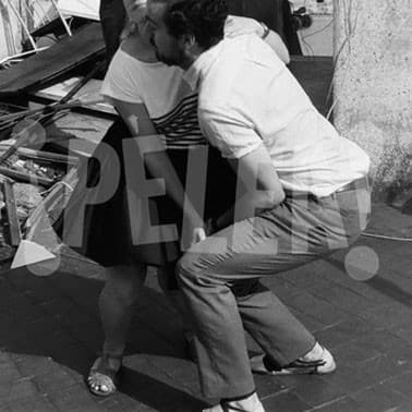 ¡Pelea! — ¡Pelea!
